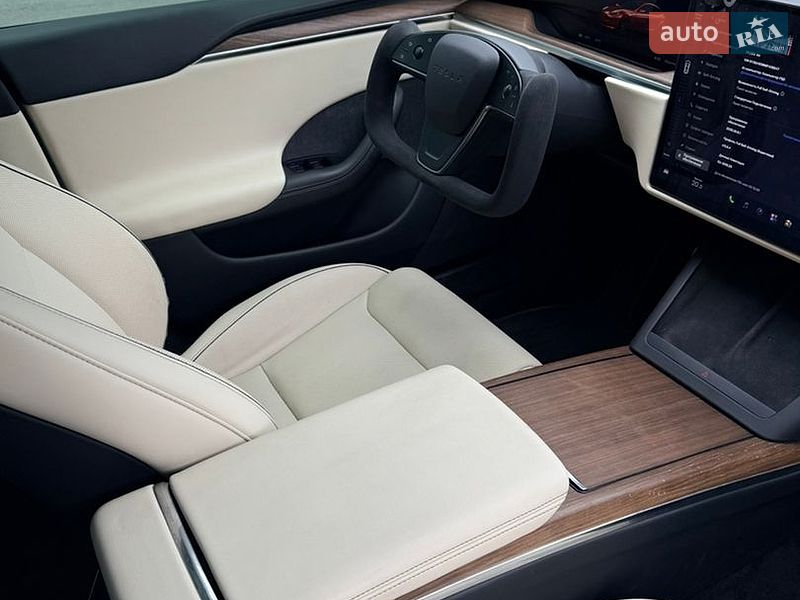 Лифтбек Tesla Model S 2021 в Ужгороде