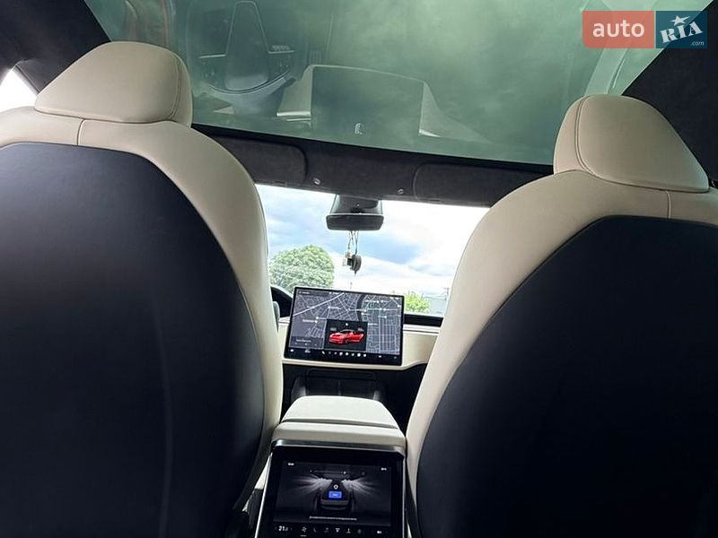 Лифтбек Tesla Model S 2021 в Ужгороде