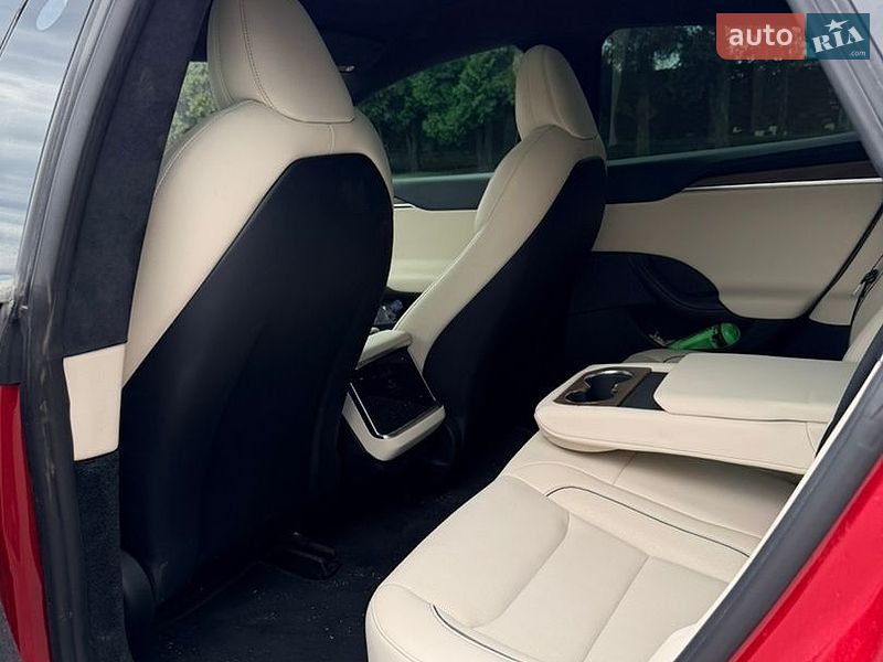 Лифтбек Tesla Model S 2021 в Ужгороде