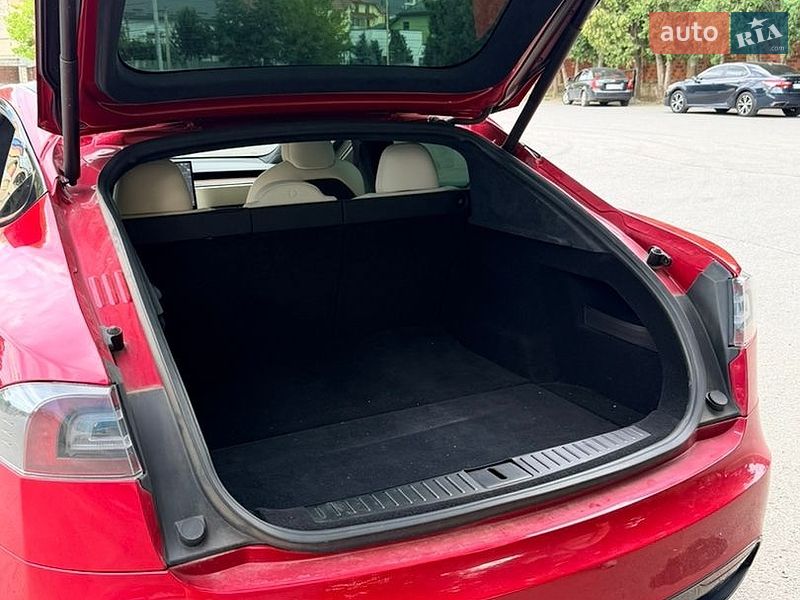 Лифтбек Tesla Model S 2021 в Ужгороде