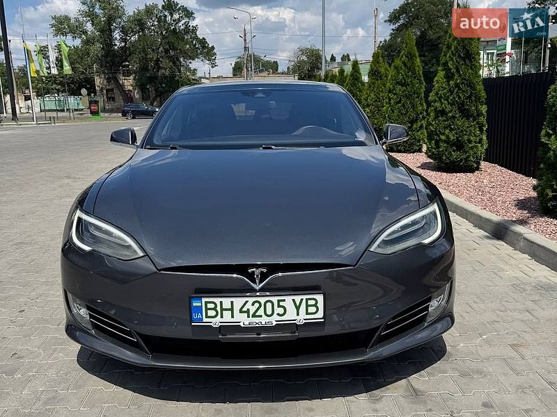 Ліфтбек Tesla Model S 2016 в Одесі фото 10 Ліфтбек Tesla Model S 2016 в Одесі
