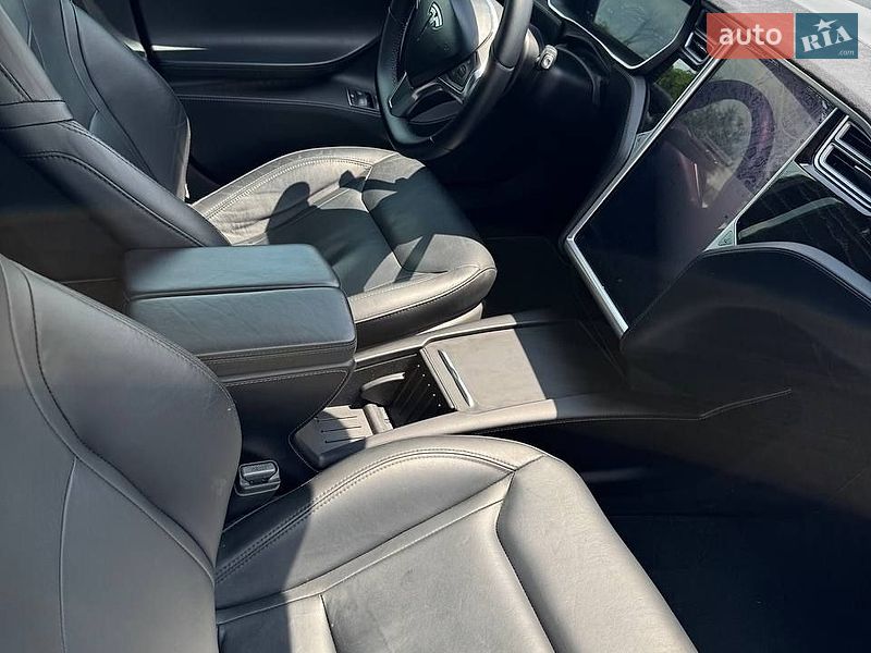 Ліфтбек Tesla Model S 2016 в Одесі фото 15 Ліфтбек Tesla Model S 2016 в Одесі