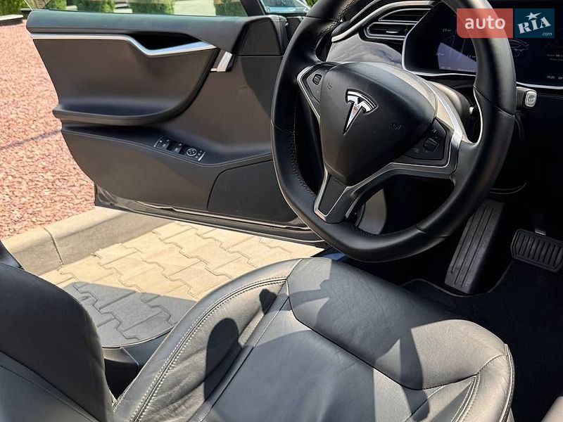 Ліфтбек Tesla Model S 2016 в Одесі фото 18 Ліфтбек Tesla Model S 2016 в Одесі