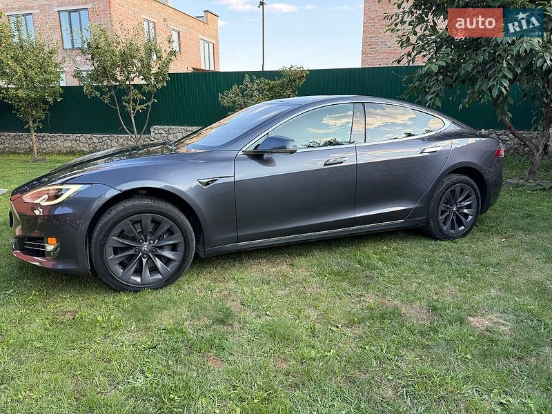 Лифтбек Tesla Model S 2018 в Тернополе