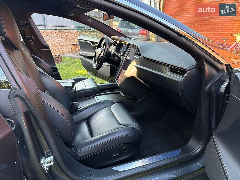 Лифтбек Tesla Model S 2018 в Тернополе