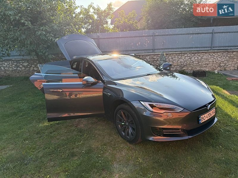 Лифтбек Tesla Model S 2018 в Тернополе