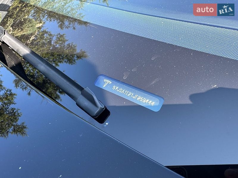 Лифтбек Tesla Model S 2018 в Львове