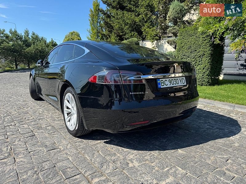 Лифтбек Tesla Model S 2018 в Львове