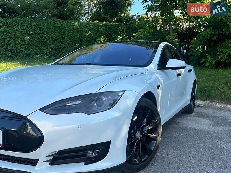 Ліфтбек Tesla Model S 2013 в Львові