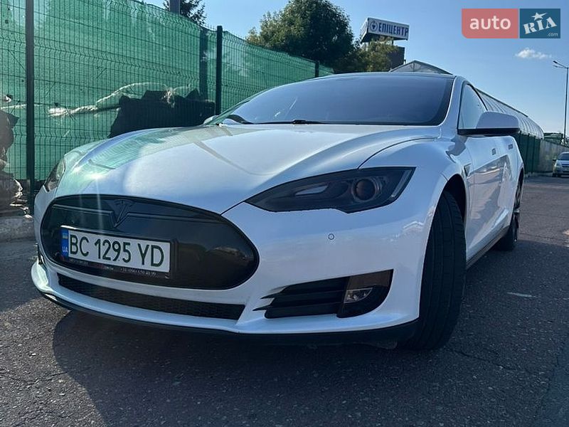 Ліфтбек Tesla Model S 2013 в Львові