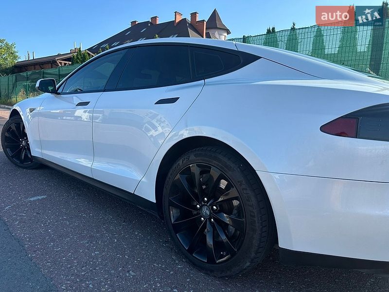 Ліфтбек Tesla Model S 2013 в Львові