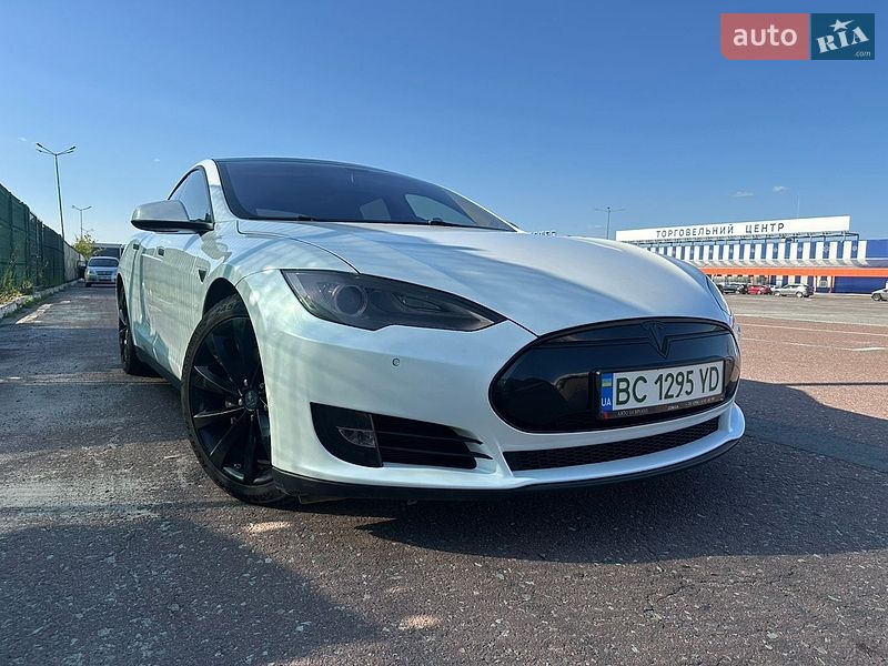 Ліфтбек Tesla Model S 2013 в Львові