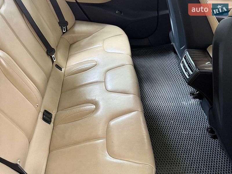 Ліфтбек Tesla Model S 2015 в Дніпрі