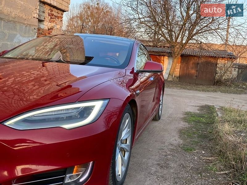 Лифтбек Tesla Model S 2016 в Овруче