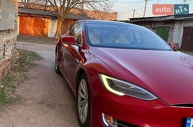 Лифтбек Tesla Model S 2016 в Овруче