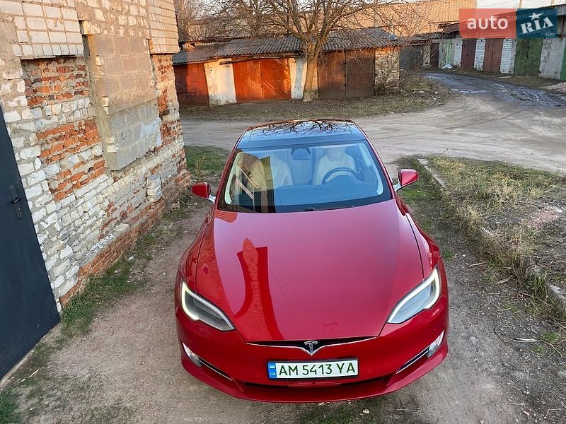 Лифтбек Tesla Model S 2016 в Овруче