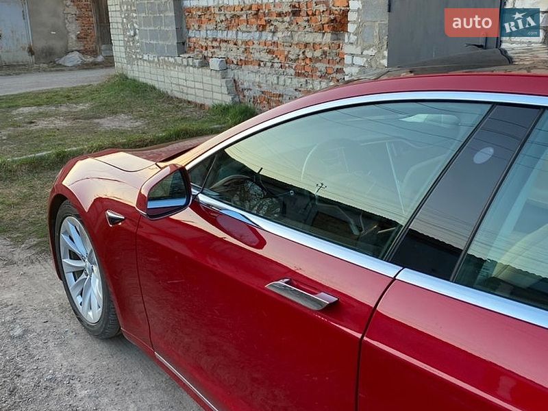 Ліфтбек Tesla Model S 2016 в Овручі