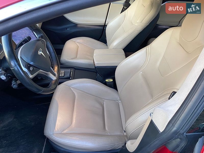 Лифтбек Tesla Model S 2016 в Овруче