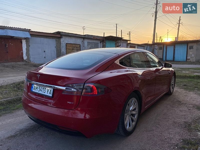 Ліфтбек Tesla Model S 2016 в Овручі
