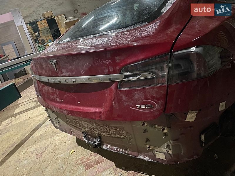Лифтбек Tesla Model S 2016 в Овруче