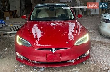 Лифтбек Tesla Model S 2016 в Овруче