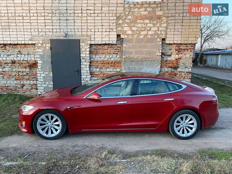 Лифтбек Tesla Model S 2016 в Овруче