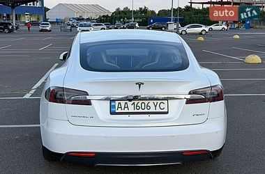 Лифтбек Tesla Model S 2015 в Киеве