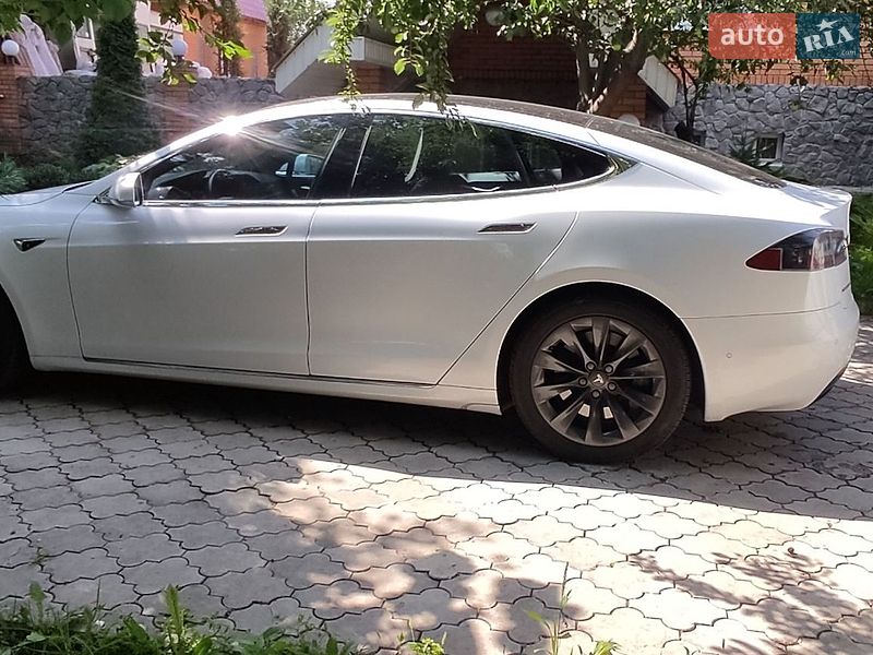 Лифтбек Tesla Model S 2018 в Харькове