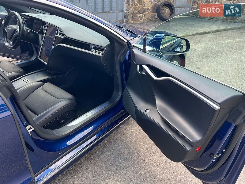Лифтбек Tesla Model S 2017 в Самборе