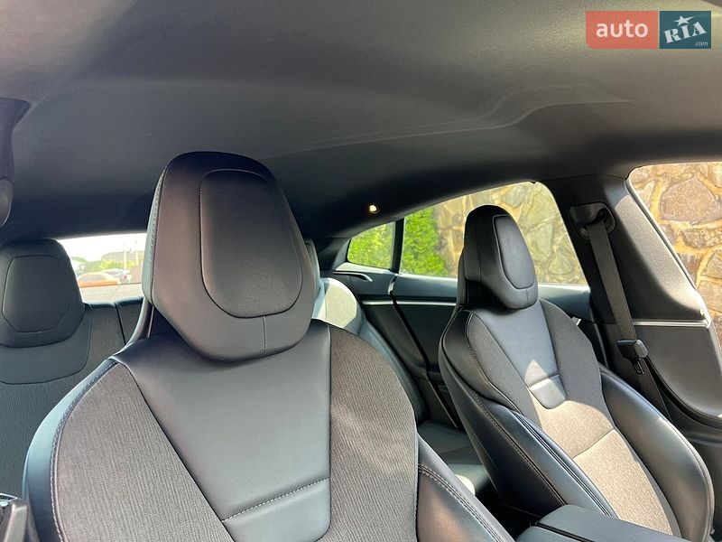 Лифтбек Tesla Model S 2017 в Самборе