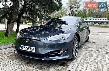 Ліфтбек Tesla Model S 2015 в Львові фото Ліфтбек Tesla Model S 2015 в Львові