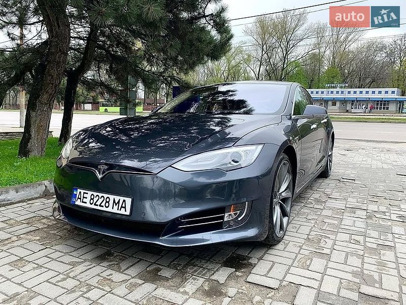 Ліфтбек Tesla Model S 2015 в Львові фото Ліфтбек Tesla Model S 2015 в Львові