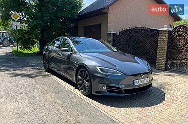Лифтбек Tesla Model S 2017 в Сваляве фото Лифтбек Tesla Model S 2017 в Сваляве
