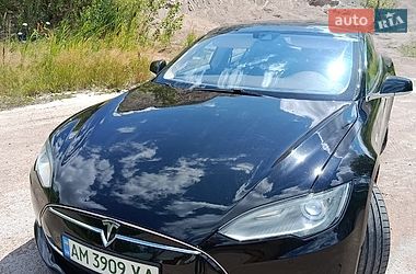 Лифтбек Tesla Model S 2015 в Коростене