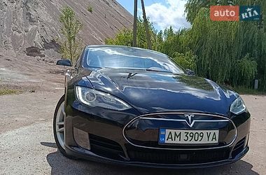 Лифтбек Tesla Model S 2015 в Коростене