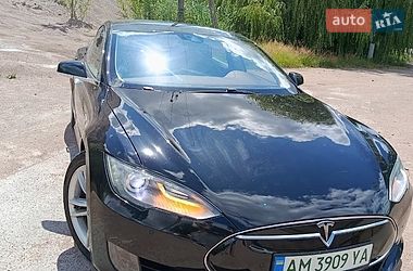 Лифтбек Tesla Model S 2015 в Коростене