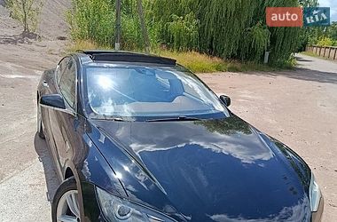 Лифтбек Tesla Model S 2015 в Коростене