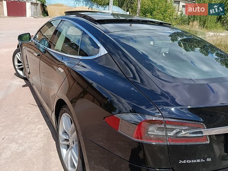 Ліфтбек Tesla Model S 2015 в Коростені