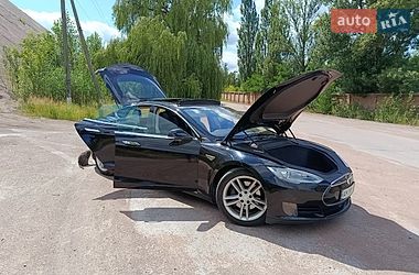 Лифтбек Tesla Model S 2015 в Коростене