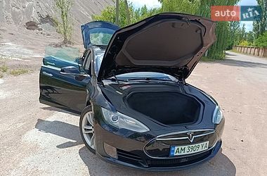 Лифтбек Tesla Model S 2015 в Коростене