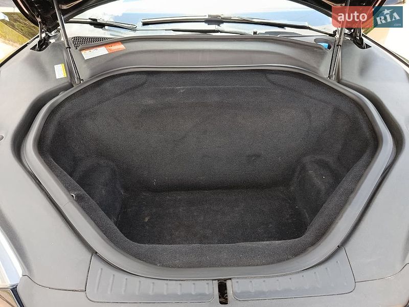 Лифтбек Tesla Model S 2015 в Коростене
