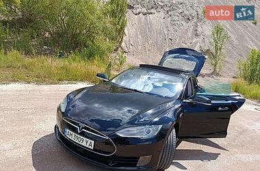 Лифтбек Tesla Model S 2015 в Коростене