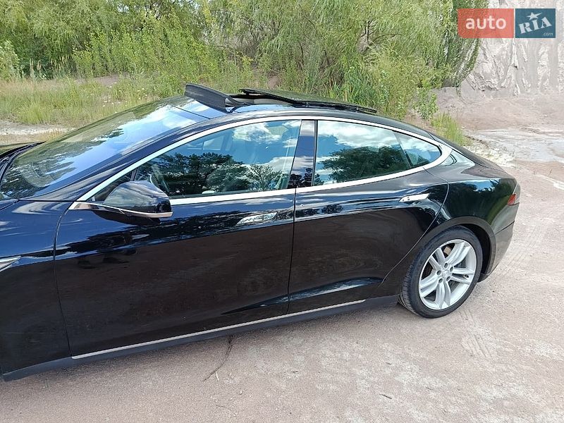 Лифтбек Tesla Model S 2015 в Коростене