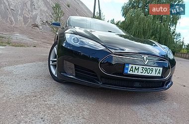 Лифтбек Tesla Model S 2015 в Коростене