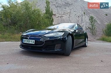 Лифтбек Tesla Model S 2015 в Коростене