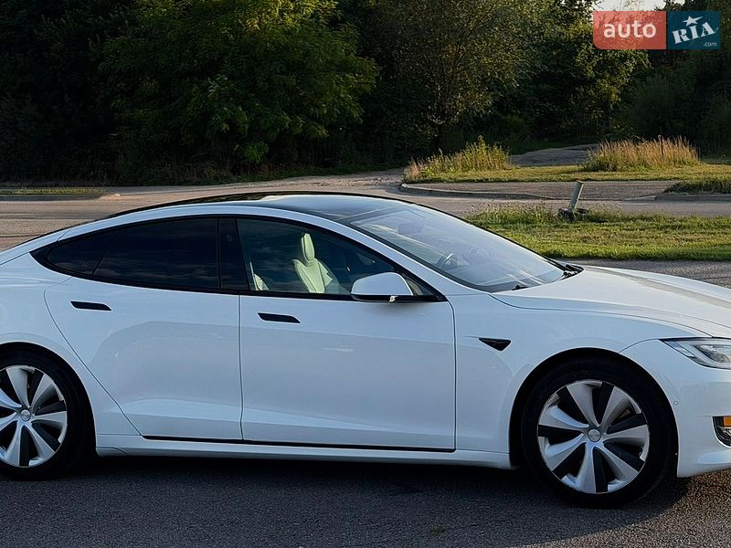 Лифтбек Tesla Model S 2020 в Львове