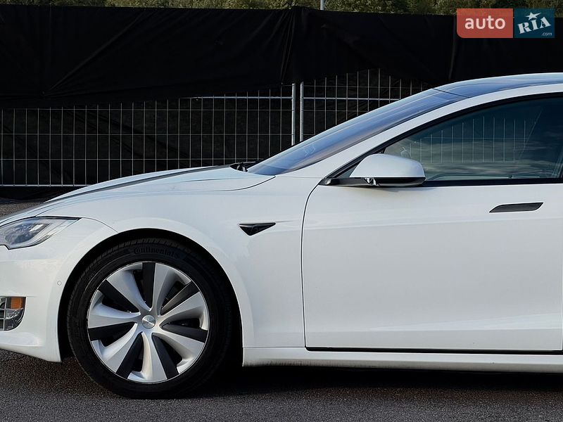 Лифтбек Tesla Model S 2020 в Львове