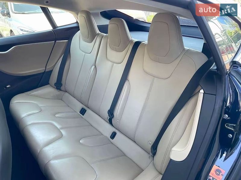 Лифтбек Tesla Model S 2015 в Киеве