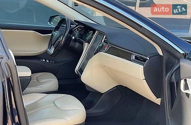 Лифтбек Tesla Model S 2015 в Киеве