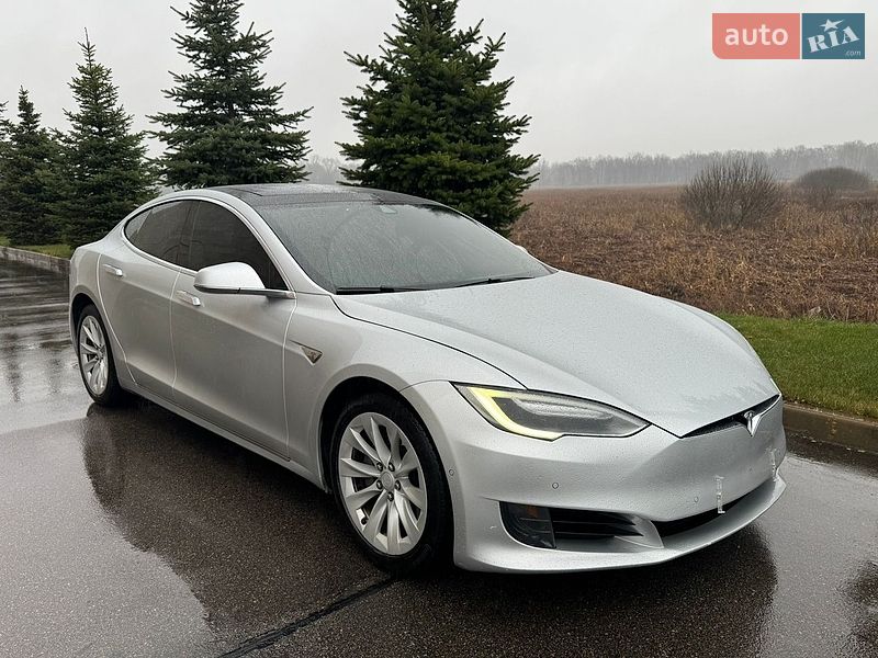 Ліфтбек Tesla Model S 2016 в Києві